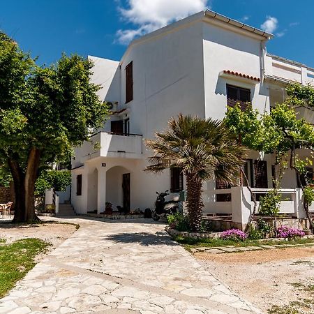 Apartments Nenad & Marija Pag Town Bagian luar foto