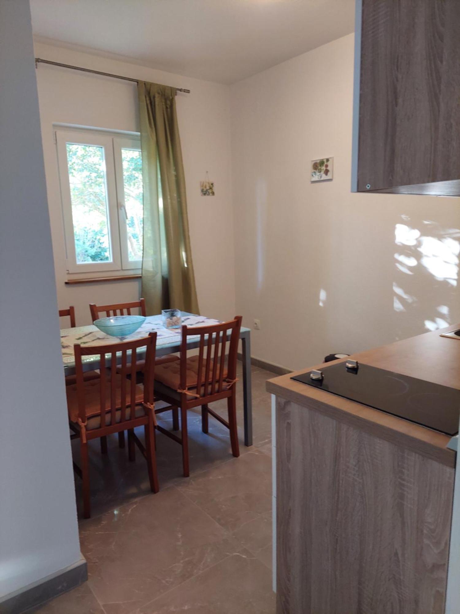 Apartments Nenad & Marija Pag Town Bagian luar foto