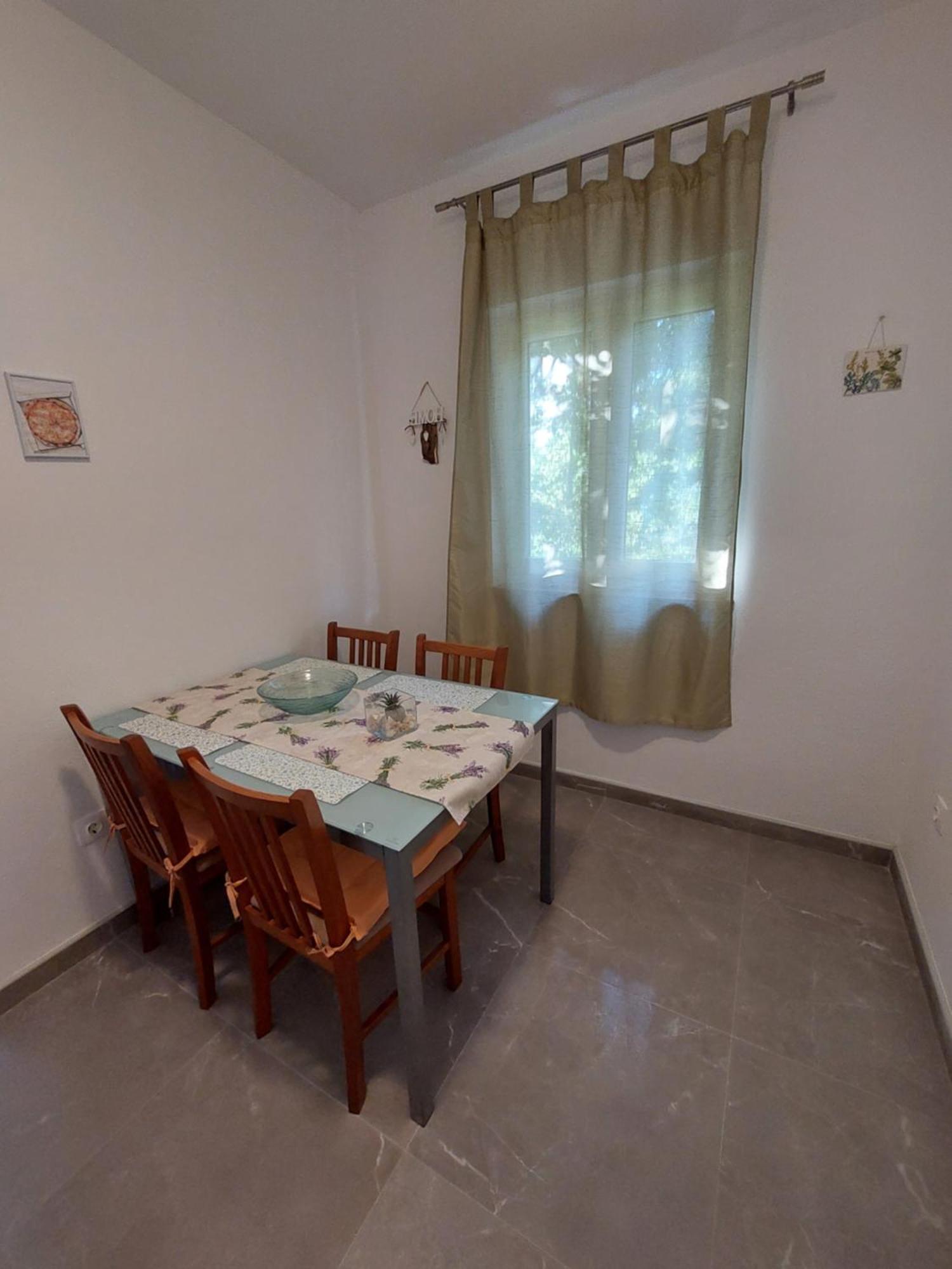 Apartments Nenad & Marija Pag Town Bagian luar foto