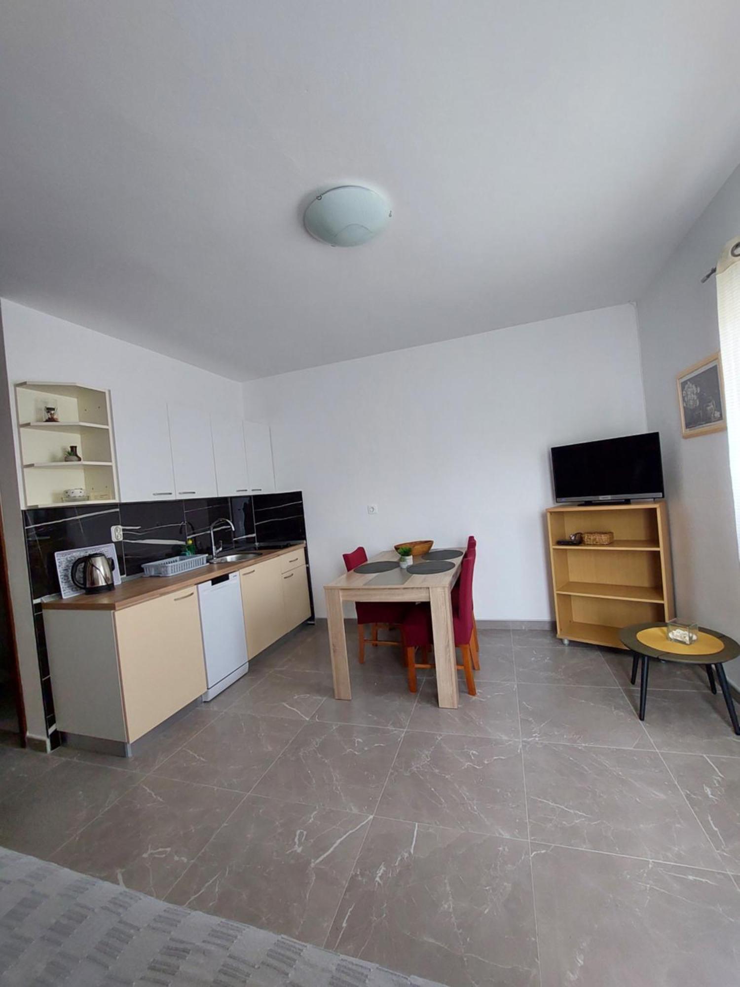 Apartments Nenad & Marija Pag Town Bagian luar foto