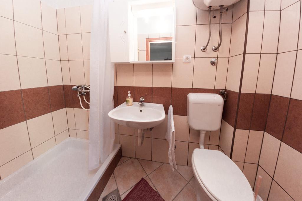 Apartments Nenad & Marija Pag Town Bagian luar foto