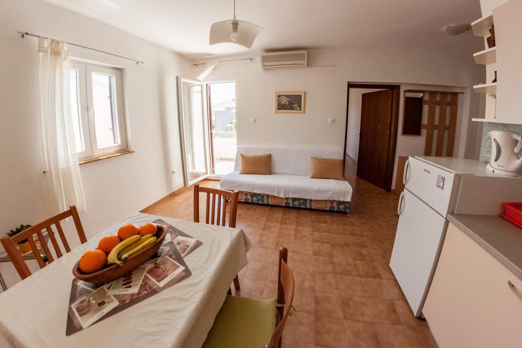Apartments Nenad & Marija Pag Town Bagian luar foto